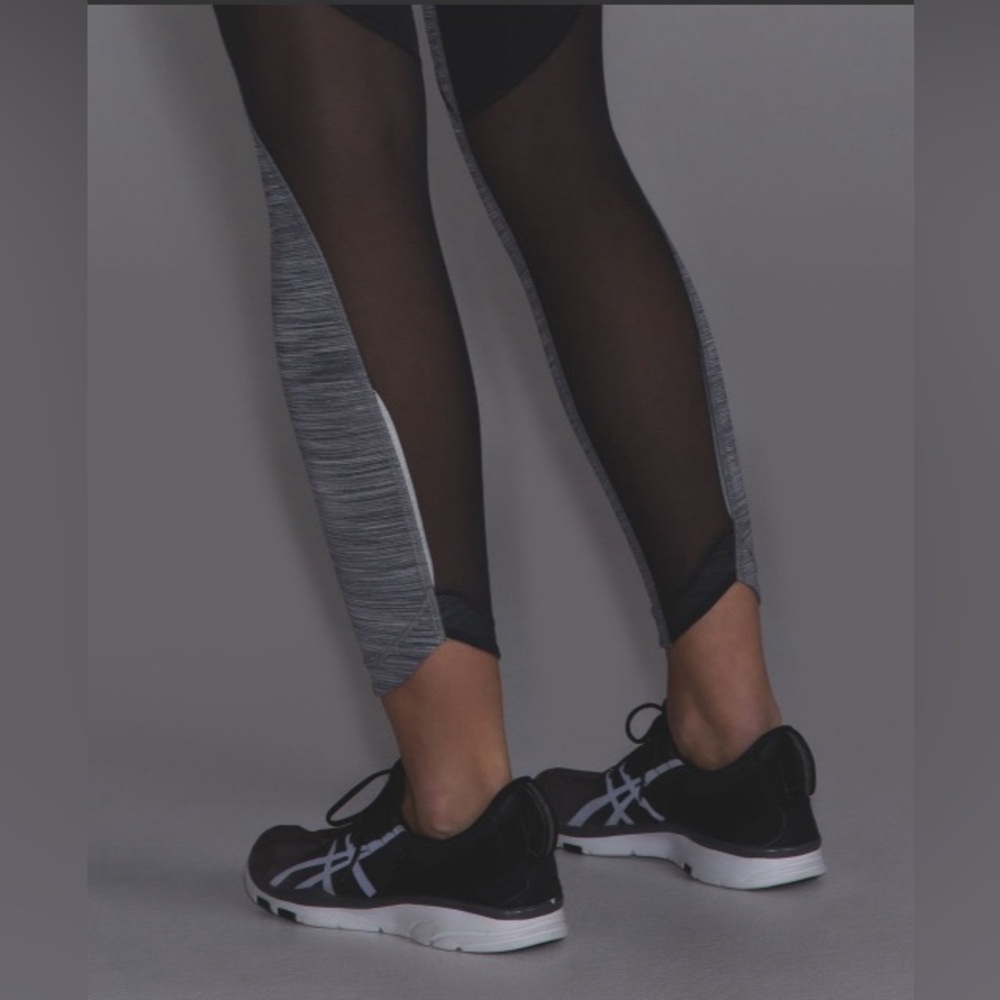 SOLD Lululemon Run With The Sun Tight
Space Dye Camo Seal Grey Deep Coal / - Picture 5 of 9